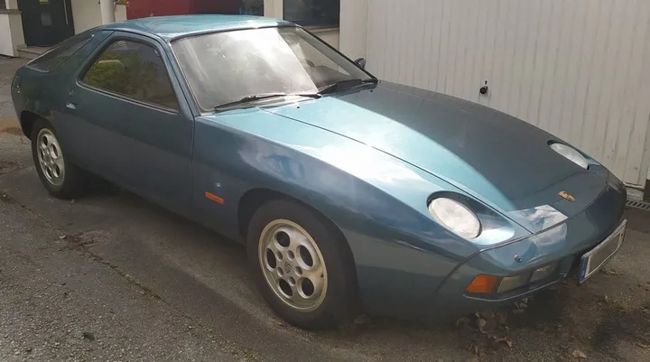 Porsche 928