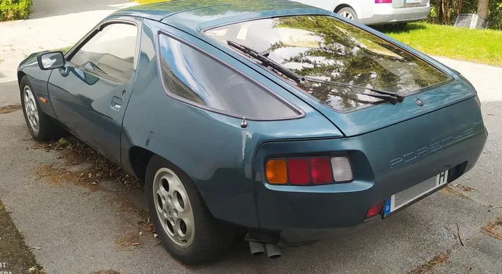 Porsche 928