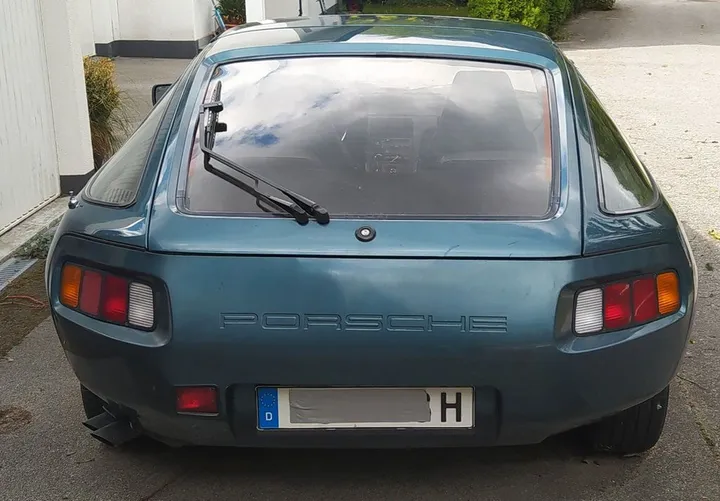 Porsche 928