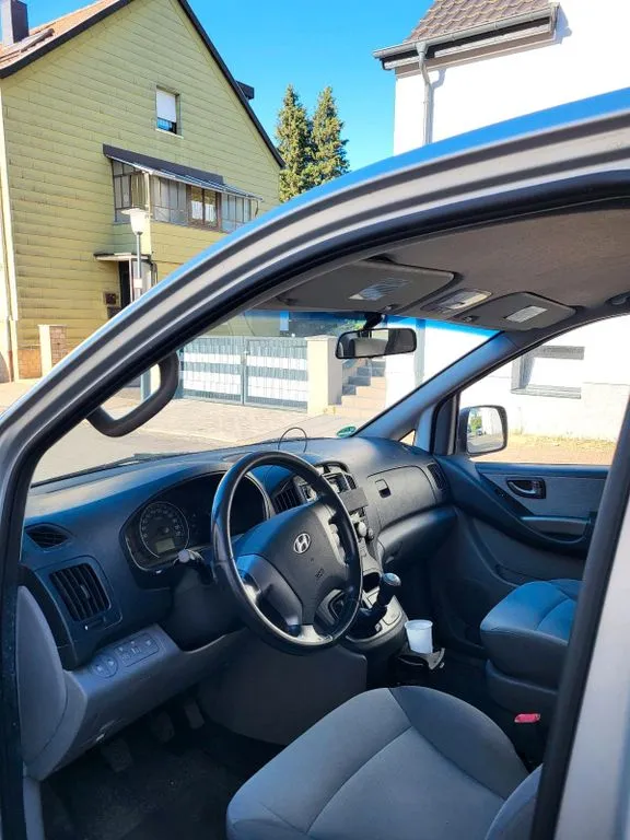 Hyundai H-1 Starex
