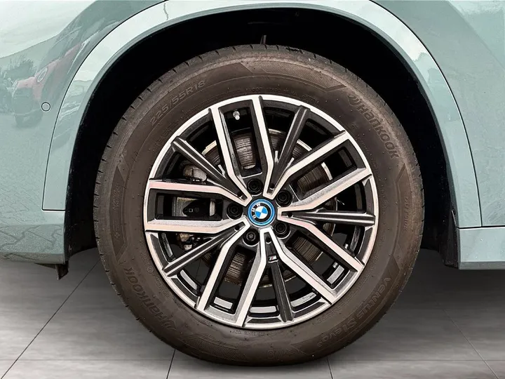 BMW iX1