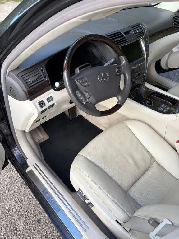 Lexus LS 460