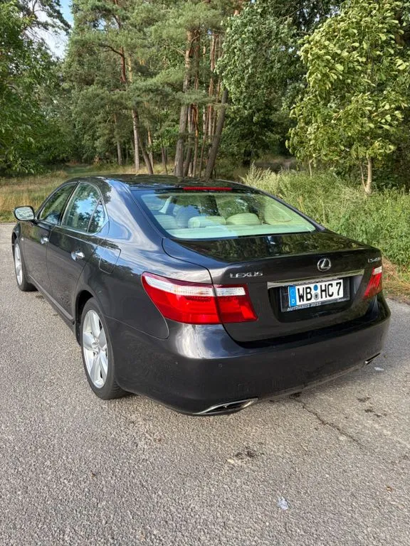 Lexus LS 460