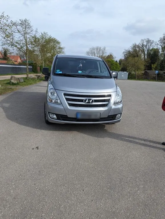 Hyundai H-1 Starex