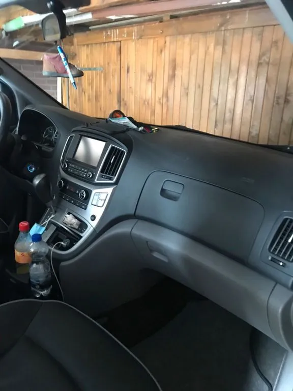Hyundai H-1 Starex