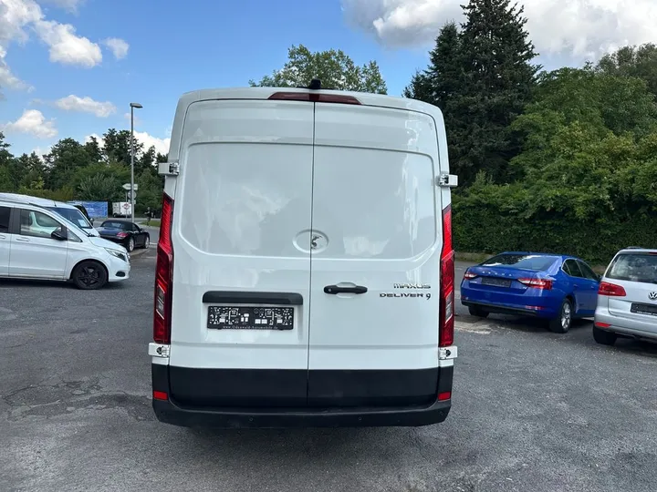 Maxus Deliver 9