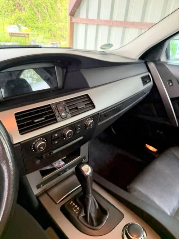 BMW 523