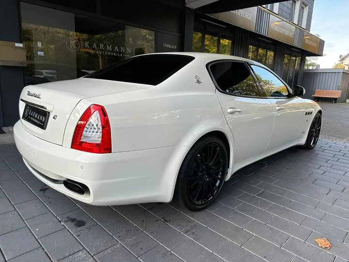 Maserati Quattroporte