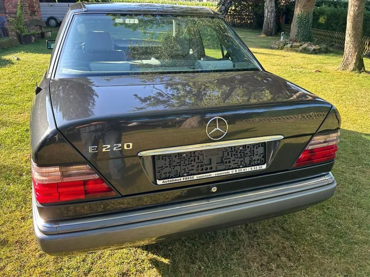 Mercedes-Benz E 220