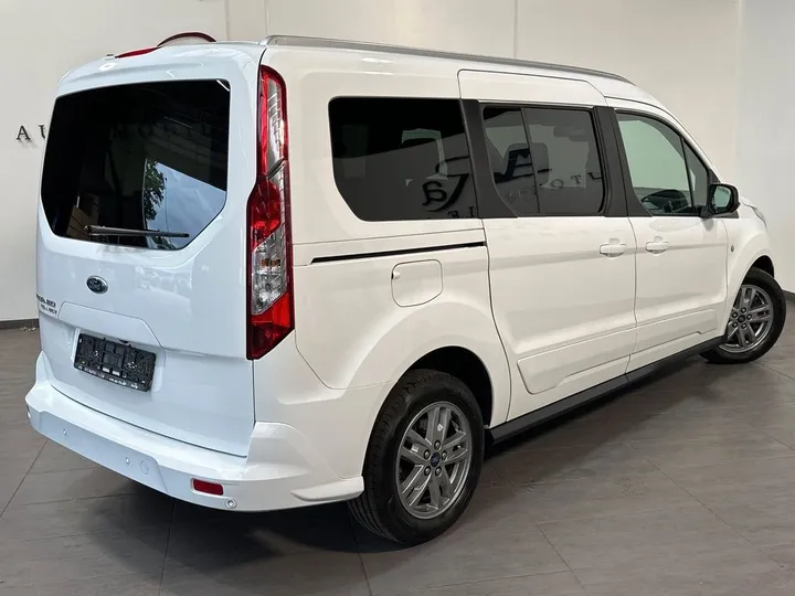 Ford Grand Tourneo
