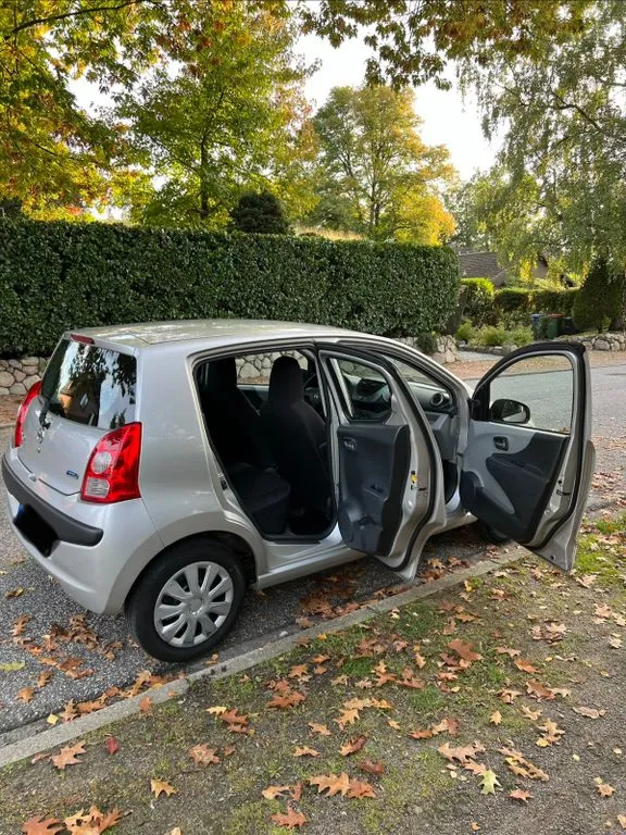 Nissan Pixo