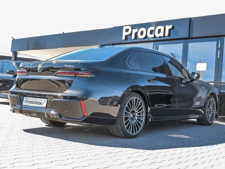 BMW 740