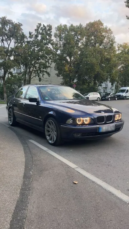 BMW 528