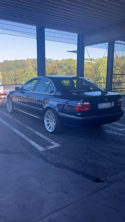 BMW 528