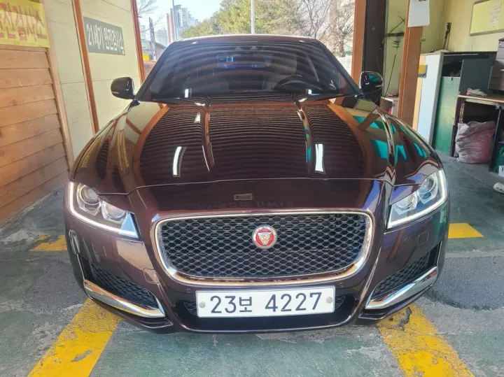 Jaguar XF
