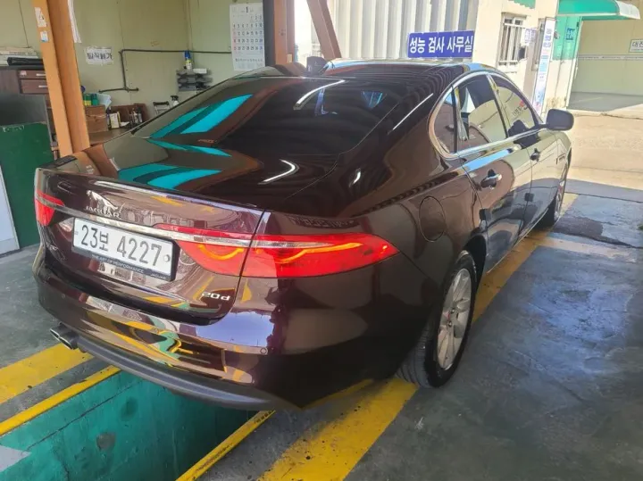 Jaguar XF