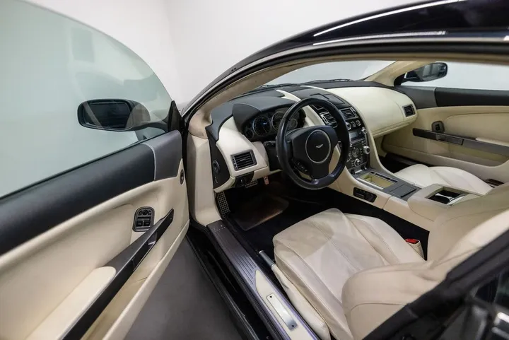 Aston Martin DB9