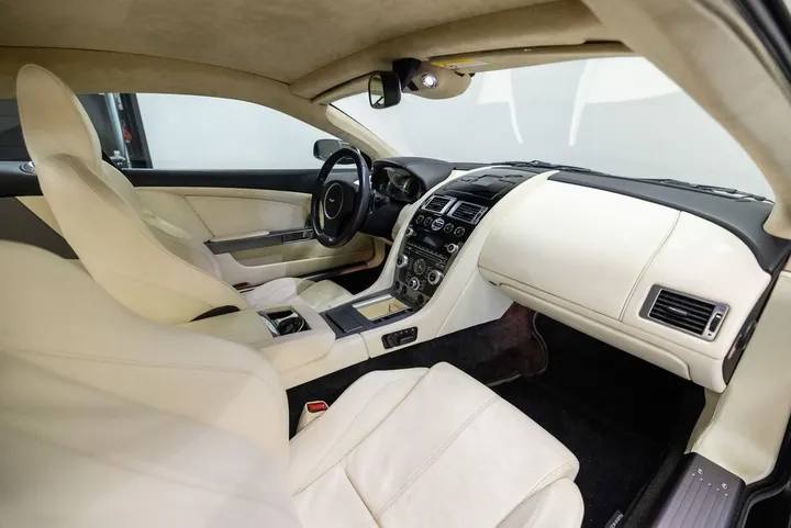 Aston Martin DB9