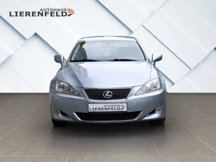 Lexus IS 220