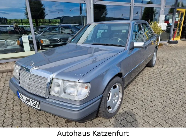 Mercedes-Benz E 230