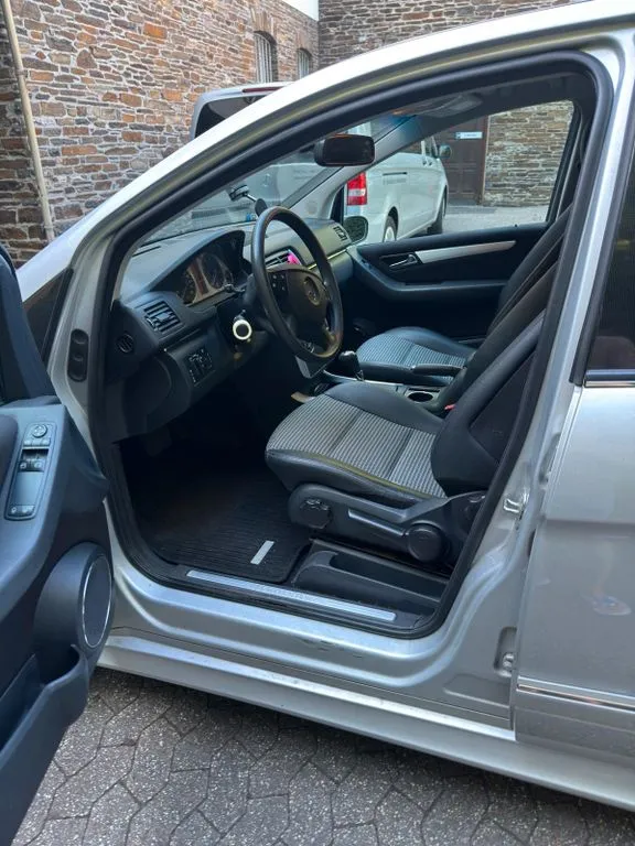 Mercedes-Benz B 170