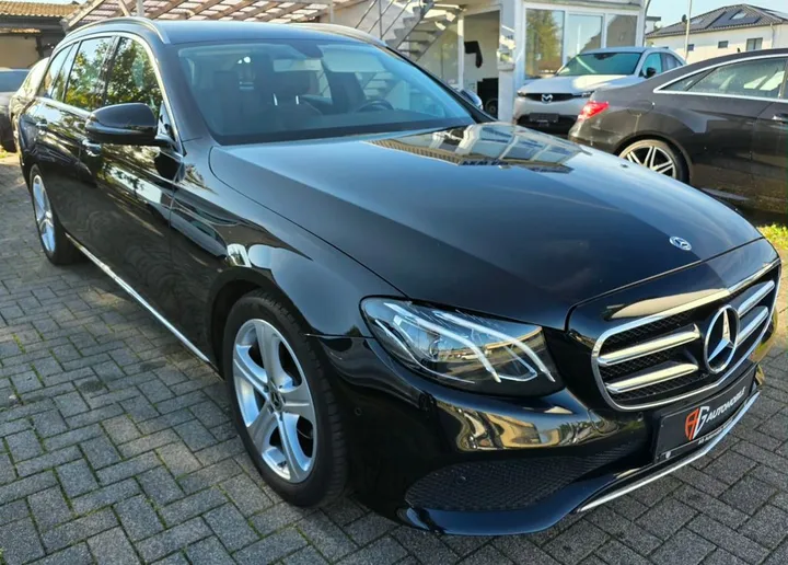 Mercedes-Benz E 220