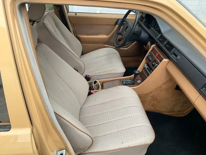 Mercedes-Benz E 260