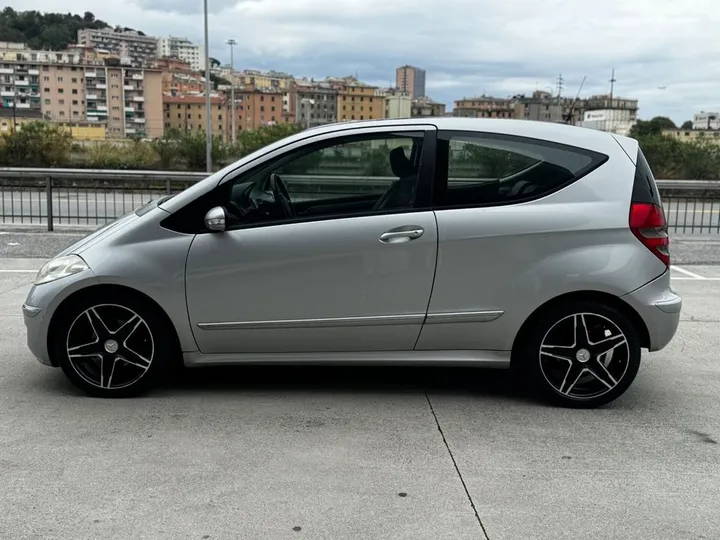 Mercedes-Benz A 180