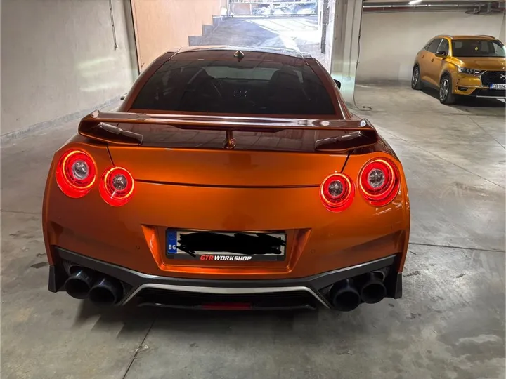 Nissan GT-R
