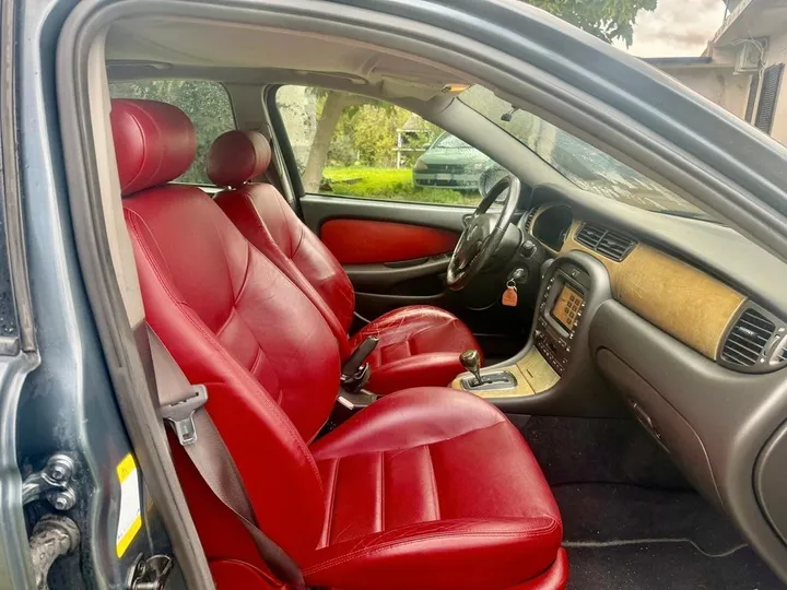 Jaguar X-Type