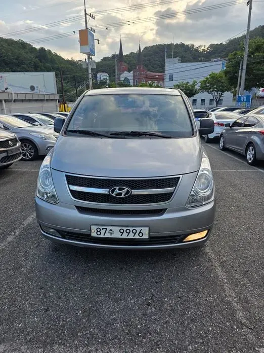Hyundai Starex
