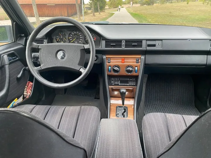 Mercedes-Benz 260