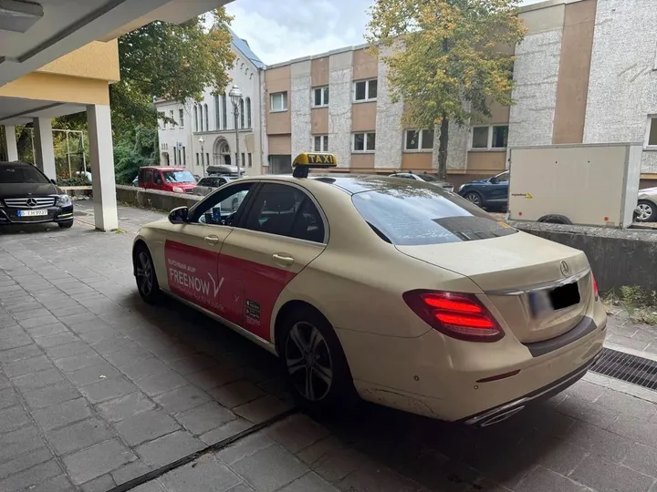 Mercedes-Benz E 220