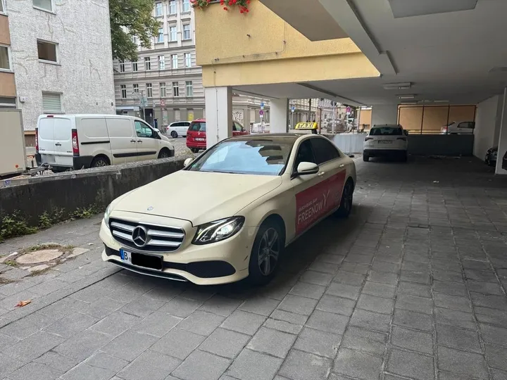 Mercedes-Benz E 220