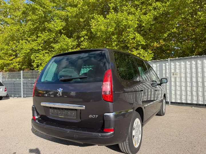 Peugeot 807