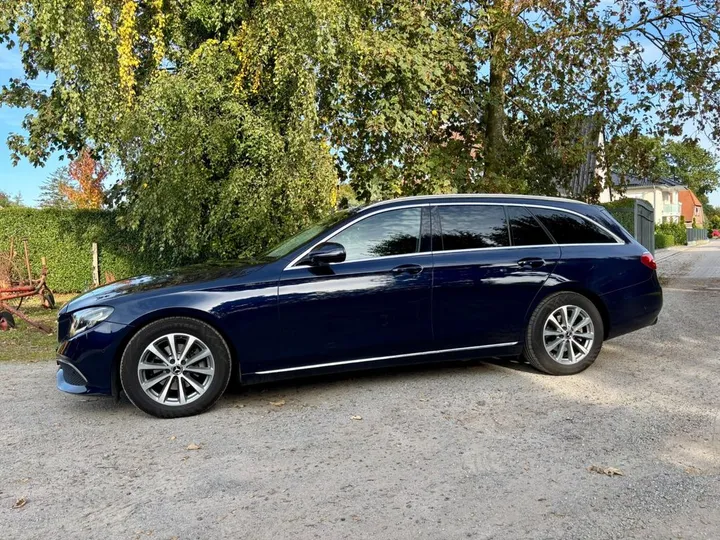 Mercedes-Benz E 220