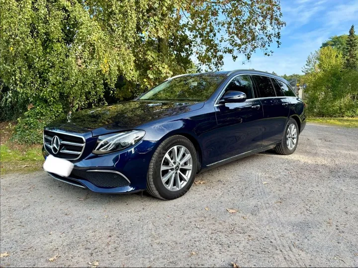 Mercedes-Benz E 220