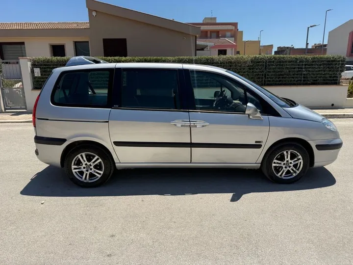 Peugeot 807