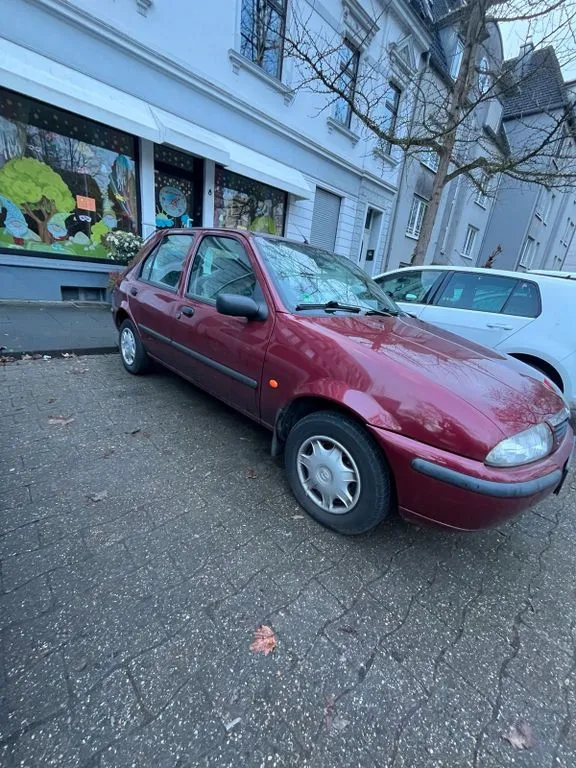 Mazda 121