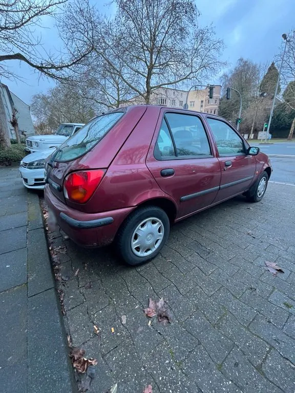 Mazda 121