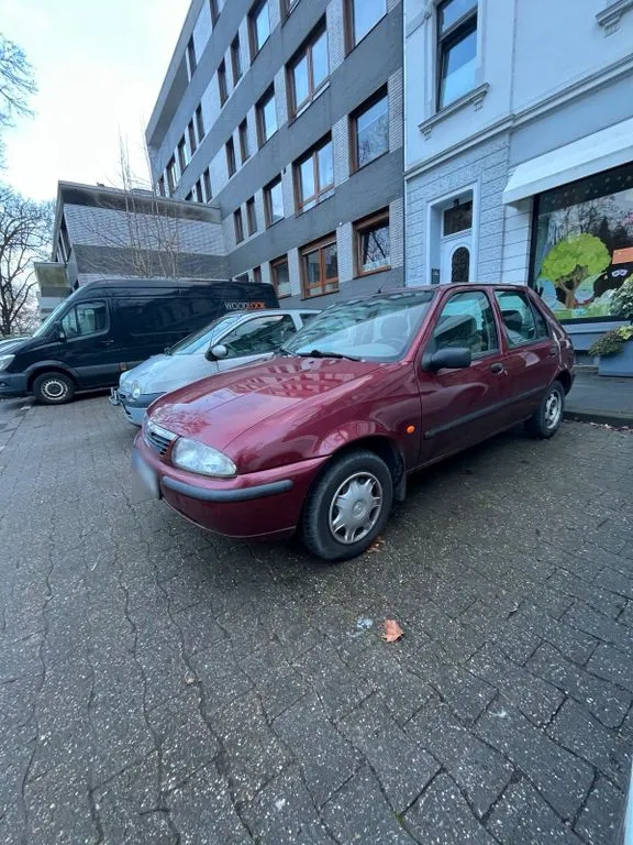 Mazda 121