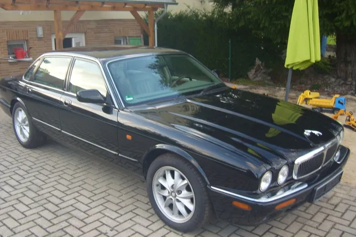 Jaguar XJ8
