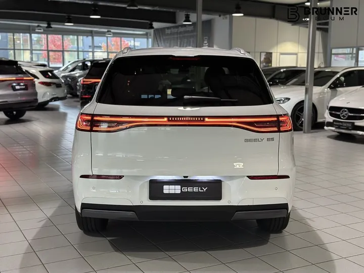 Geely E5