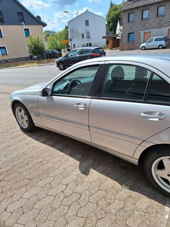 Mercedes-Benz C 240