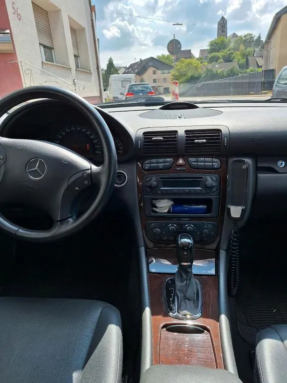 Mercedes-Benz C 240