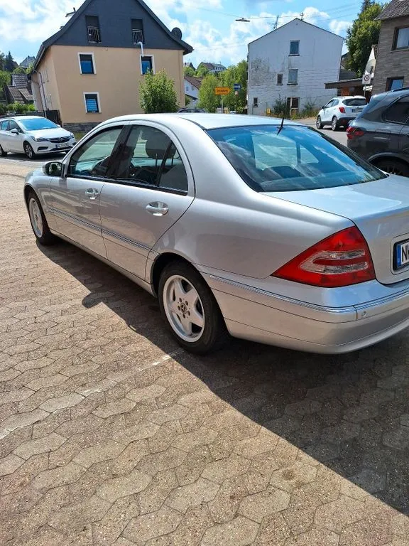 Mercedes-Benz C 240