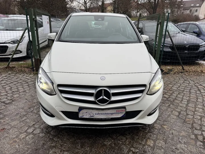 Mercedes-Benz B 180