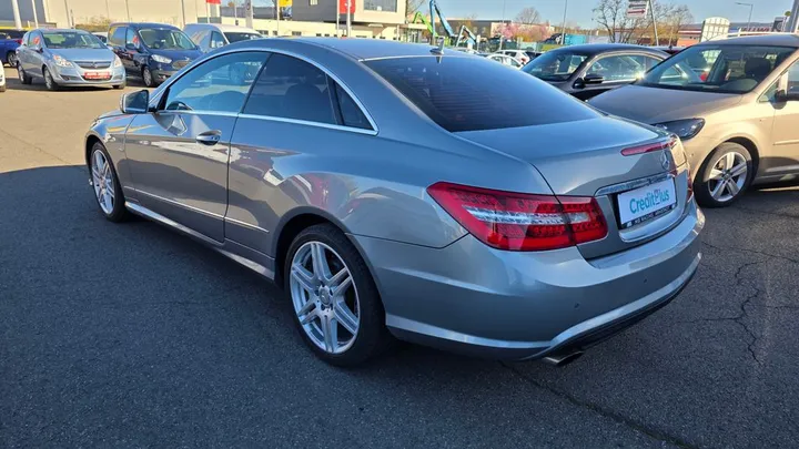 Mercedes-Benz E 200