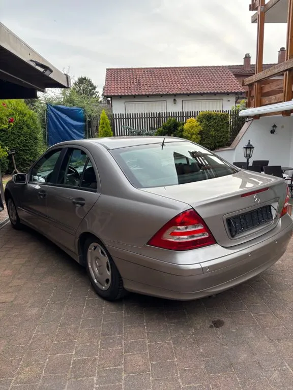 Mercedes-Benz C 180