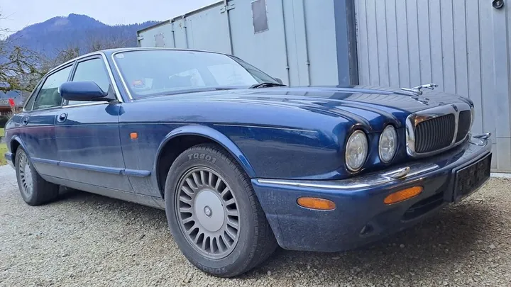 Jaguar XJ8